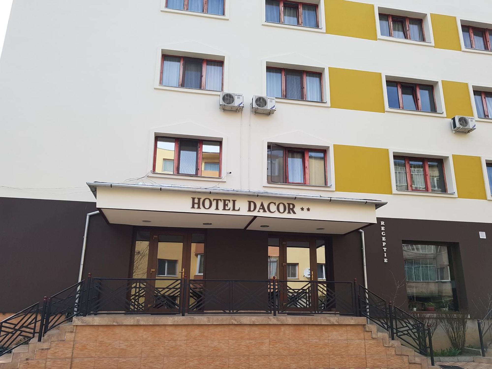 Hotel Dacor Orăştie エクステリア 写真