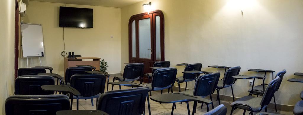 Hotel Dacor Orăştie エクステリア 写真