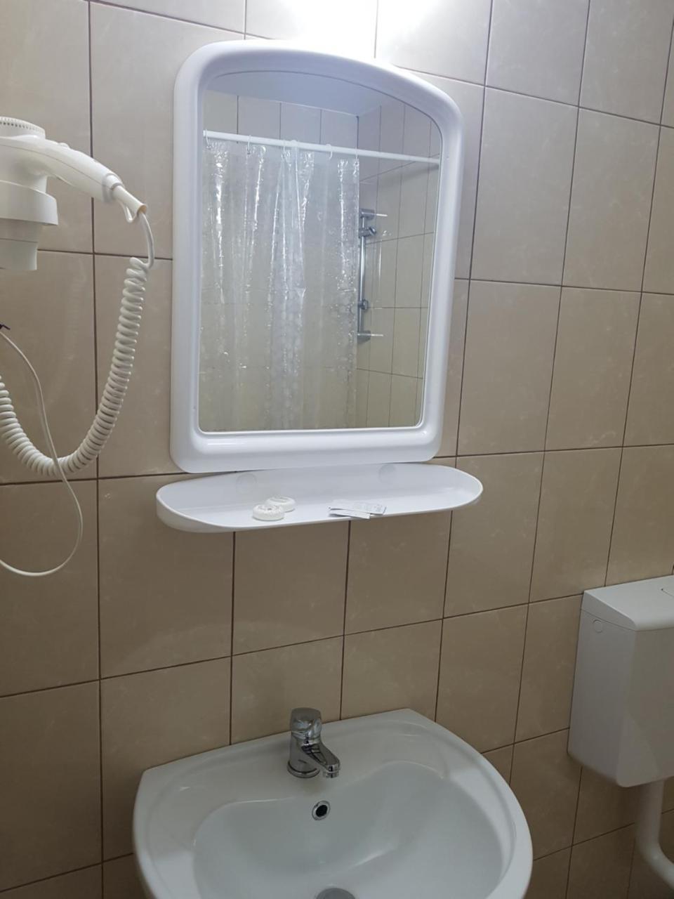 Hotel Dacor Orăştie エクステリア 写真