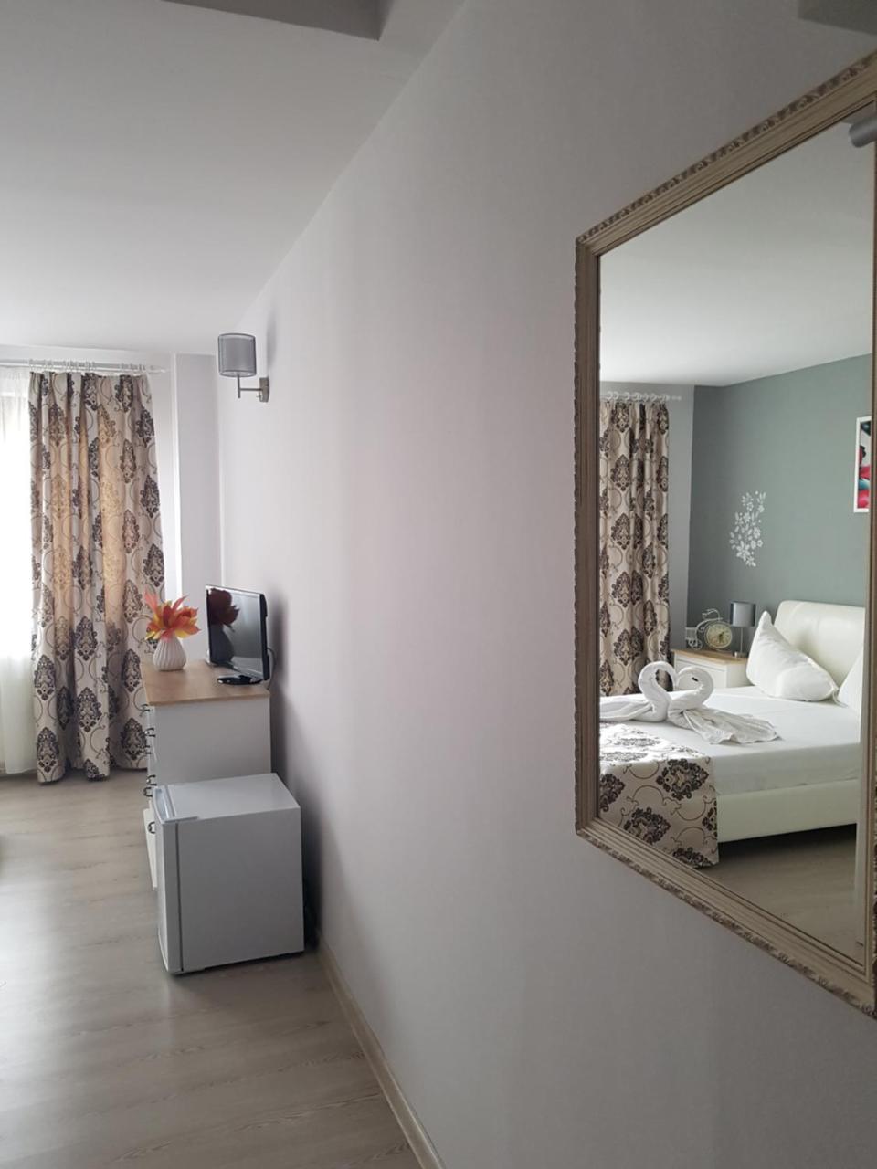 Hotel Dacor Orăştie エクステリア 写真