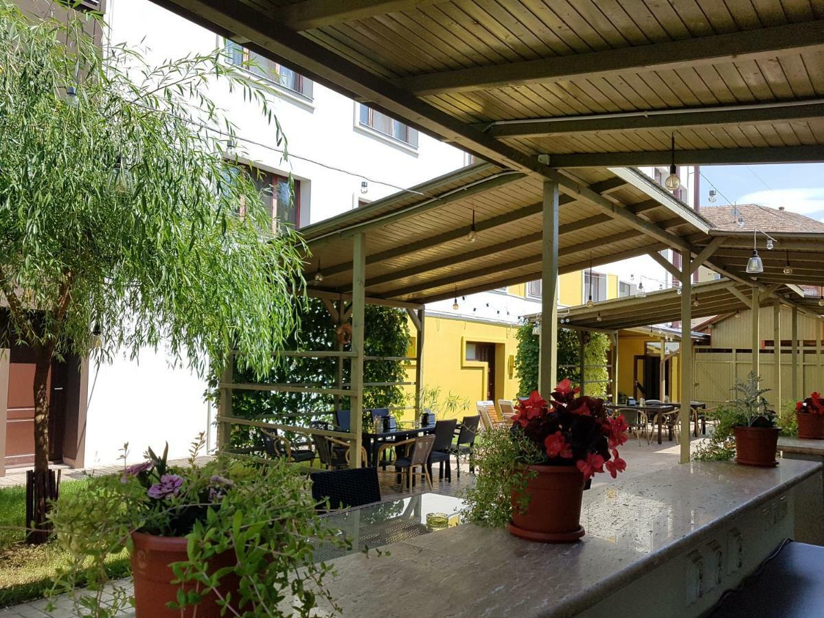 Hotel Dacor Orăştie エクステリア 写真